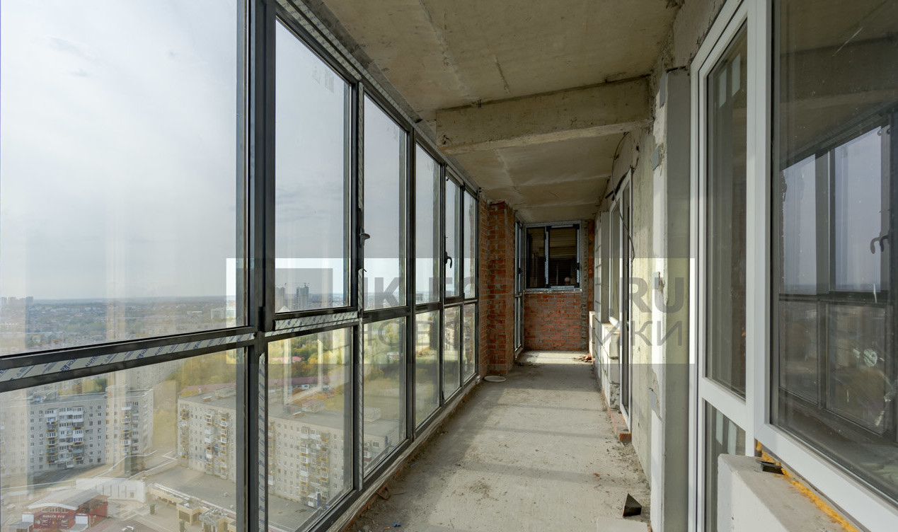 Лоджия с панорамными окнами пентхауса