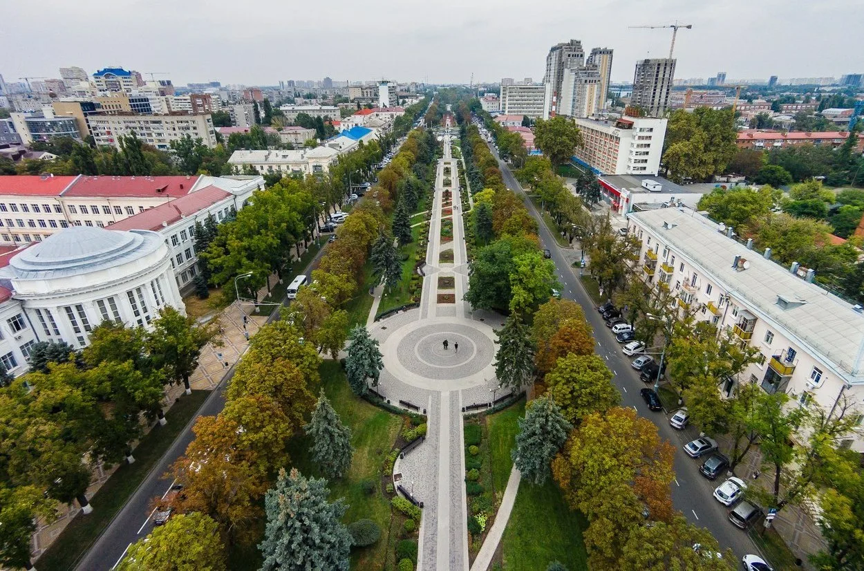 Краснодар самый лучший. Краснодар улица красная. Краснодар Центральная улица красная. Город Краснодар 2017. Краснодар центр города улицы.