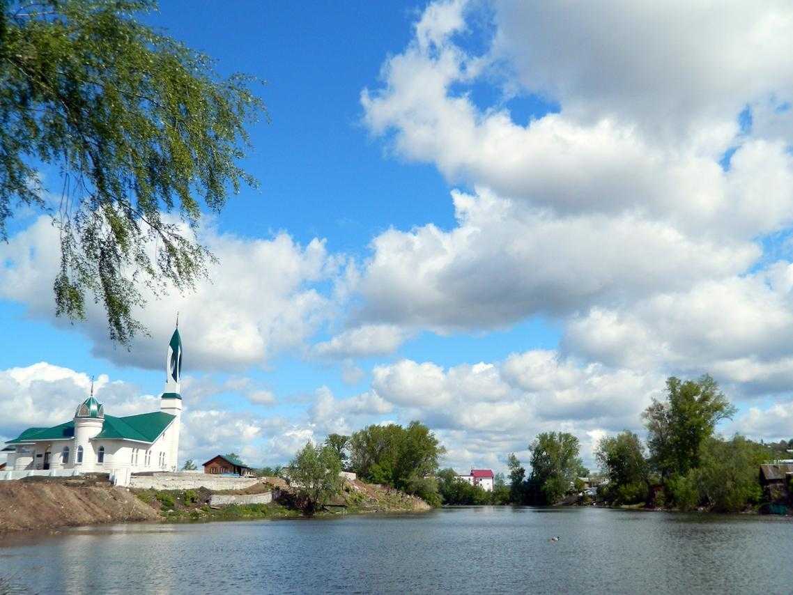 Озеро Долгое в микрорайоне Нижегородка